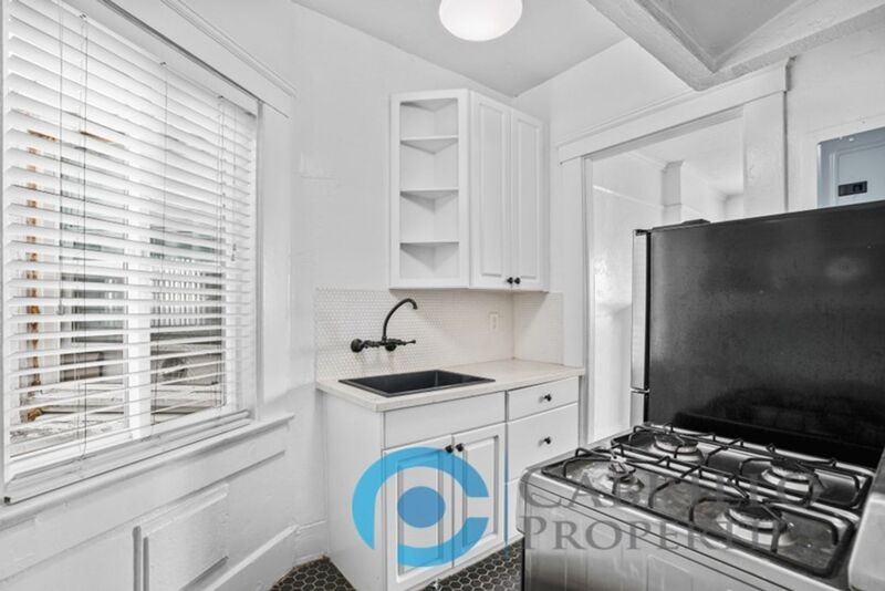 401 Juniper St - Photo 7 of 14