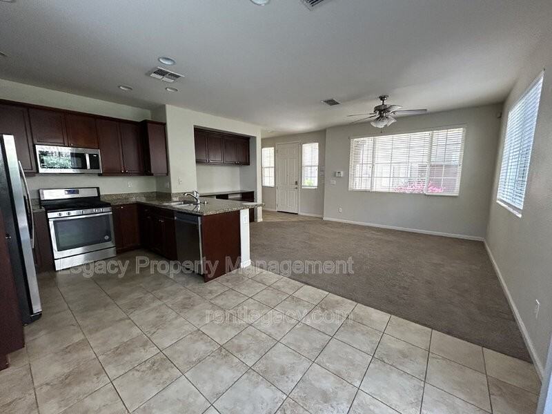 1208 Impressionist Loop - Photo 3 of 28