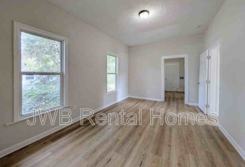 853 Detroit St - Photo 6 of 16