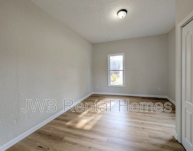 853 Detroit St - Photo 7 of 16