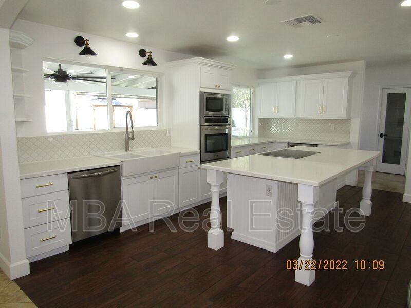 2802 E Weldon Ave - Photo 4 of 39