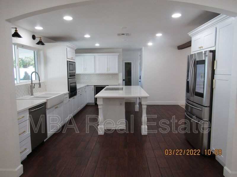 2802 E Weldon Ave - Photo 5 of 39