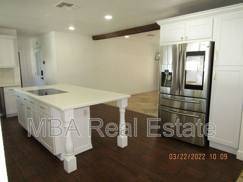 2802 E Weldon Ave - Photo 6 of 39