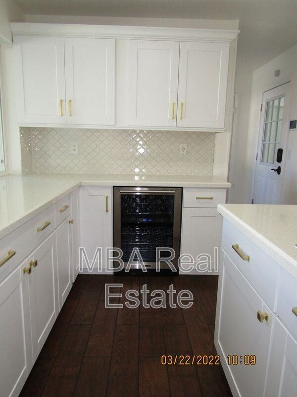 2802 E Weldon Ave - Photo 7 of 39