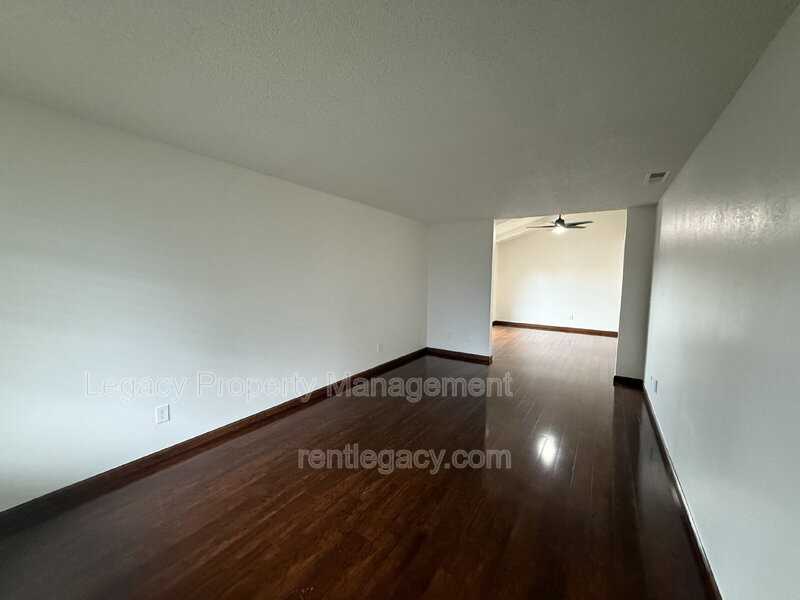 2084 Quincy Ave - Photo 3 of 16