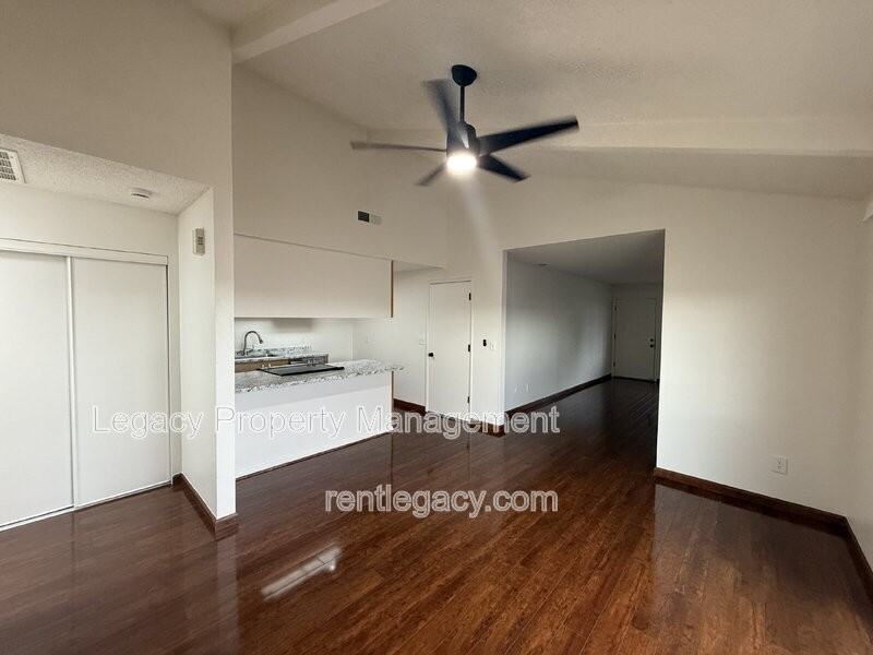 2084 Quincy Ave - Photo 5 of 16