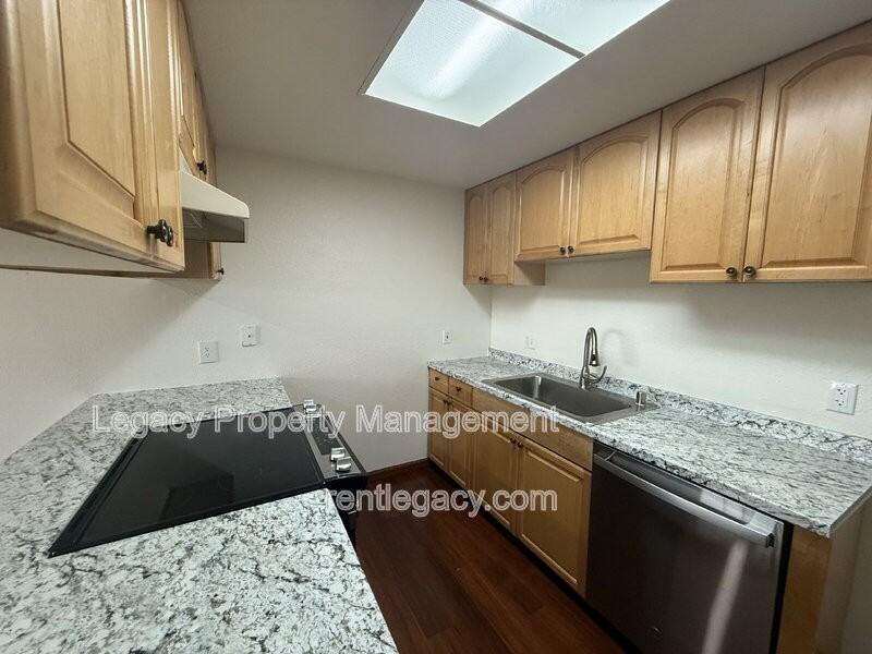 2084 Quincy Ave - Photo 7 of 16