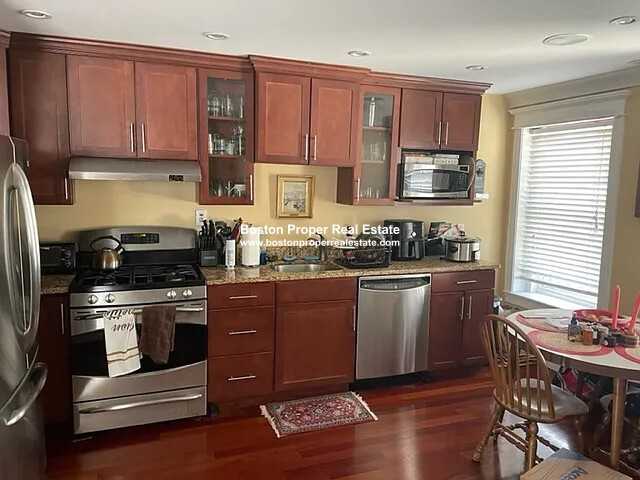 632 E Broadway #4 - Photo 2 of 13