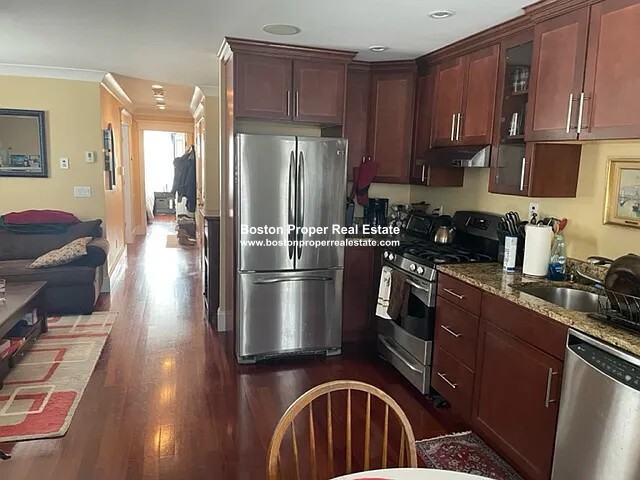 632 E Broadway #4 - Photo 3 of 13