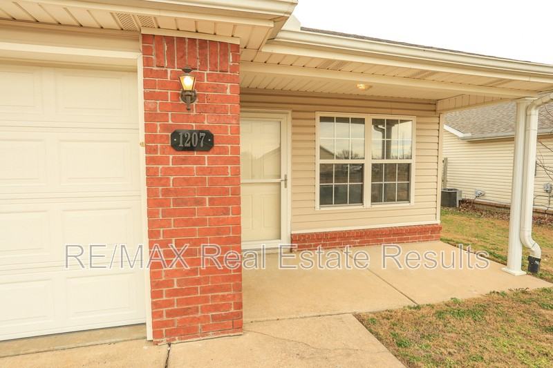 1207 Tunbridge Dr - Photo 7 of 31