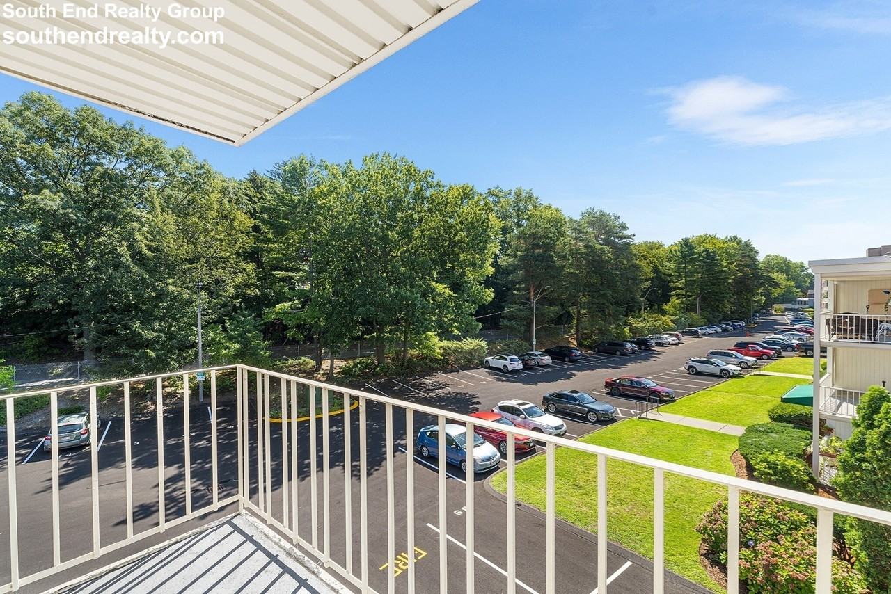 34 Hamilton Rd #302 - Photo 5 of 22