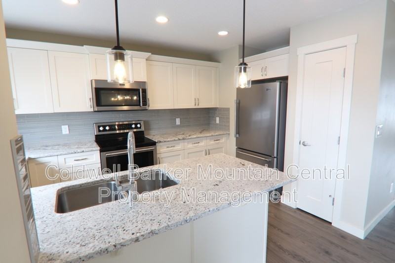 1391 Starling Dr Nw #4 - Photo 3 of 12