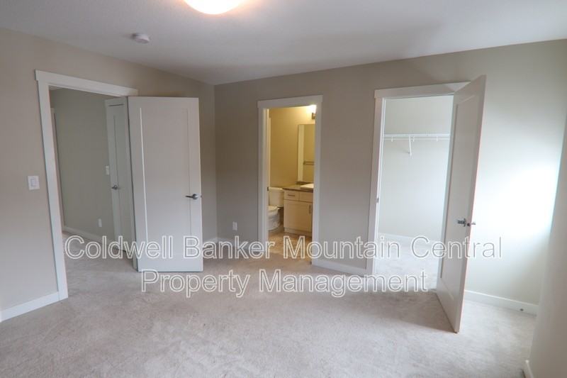 1391 Starling Dr Nw #4 - Photo 5 of 12