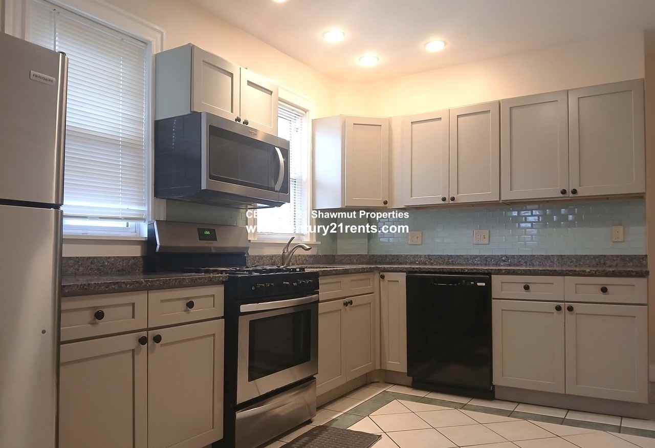 Boylston St #989 - Photo 7 of 10