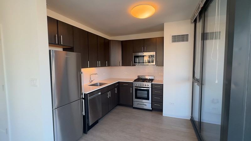 359 W Superior St - Photo 2 of 9