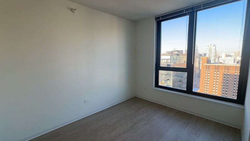 359 W Superior St - Photo 5 of 9