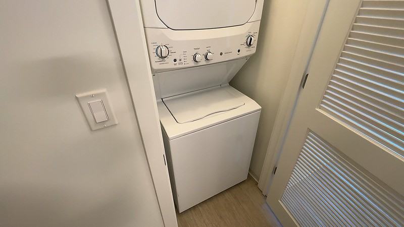 359 W Superior St - Photo 6 of 9