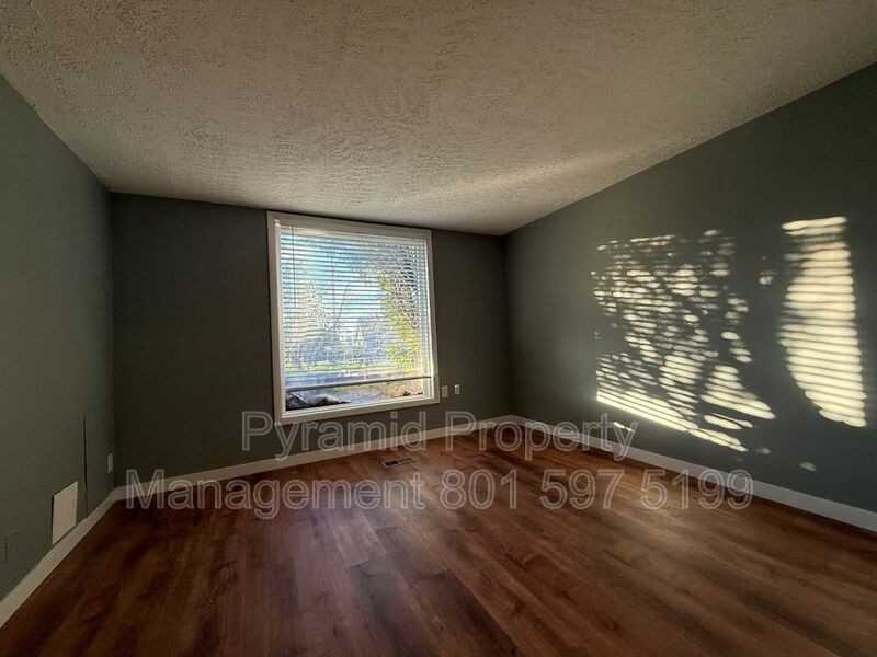 353 S St #1 - Photo 4 of 18