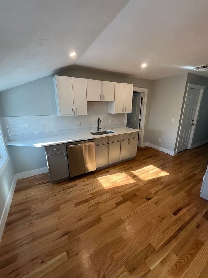Richards St #1 - Photo 3 of 9