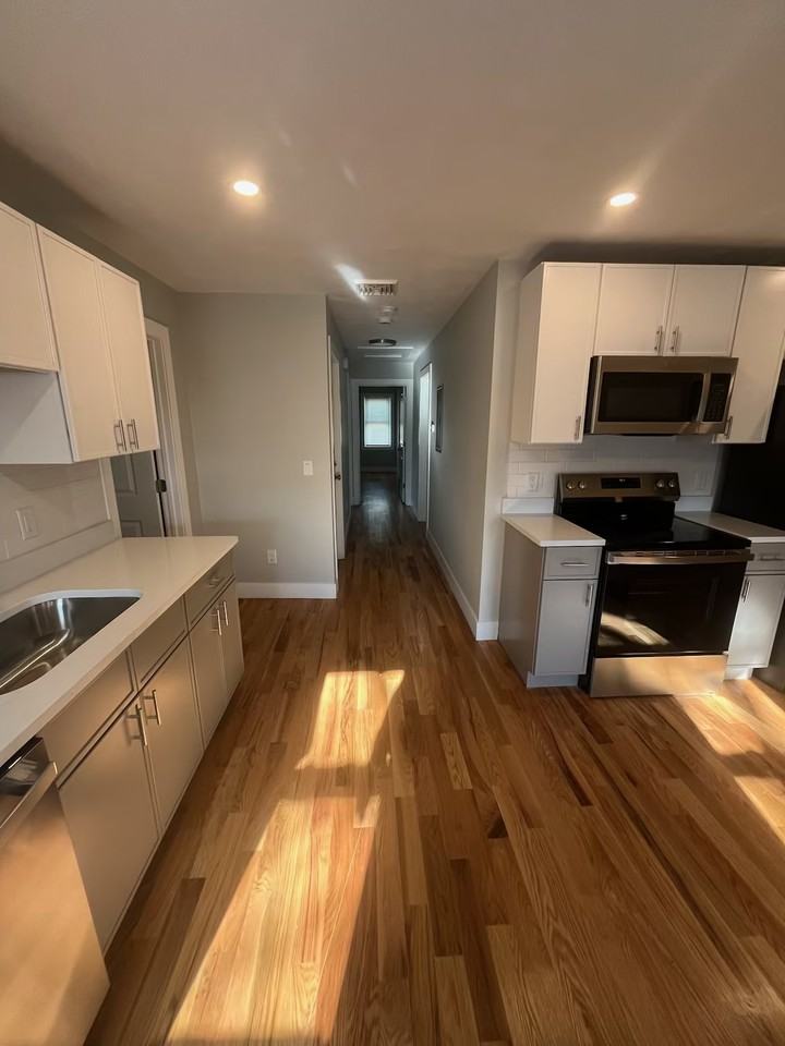 Richards St #1 - Photo 6 of 9