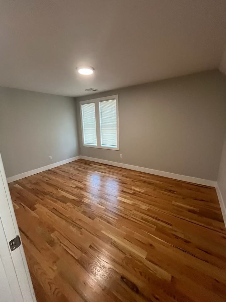 Richards St #1 - Photo 7 of 9