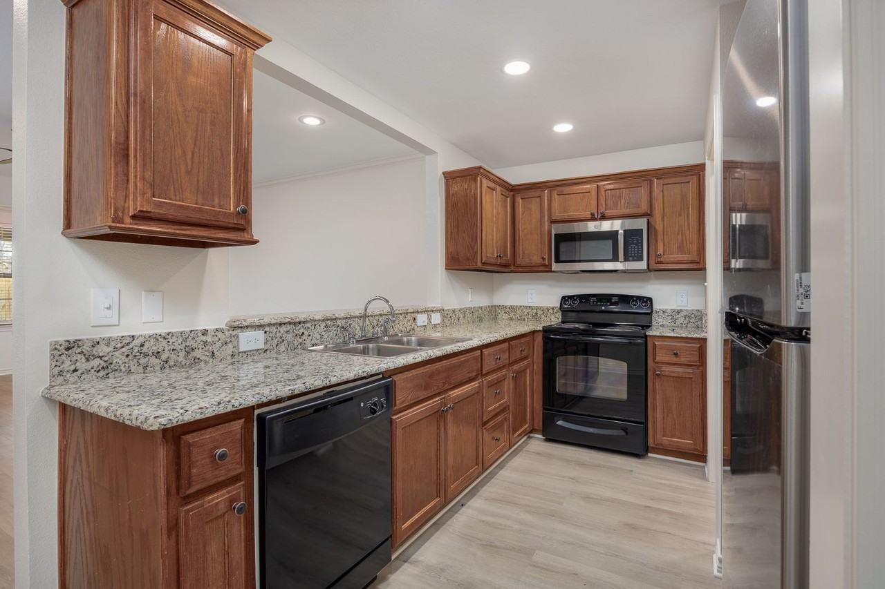 6814 County Road 1215 - Photo 5 of 22