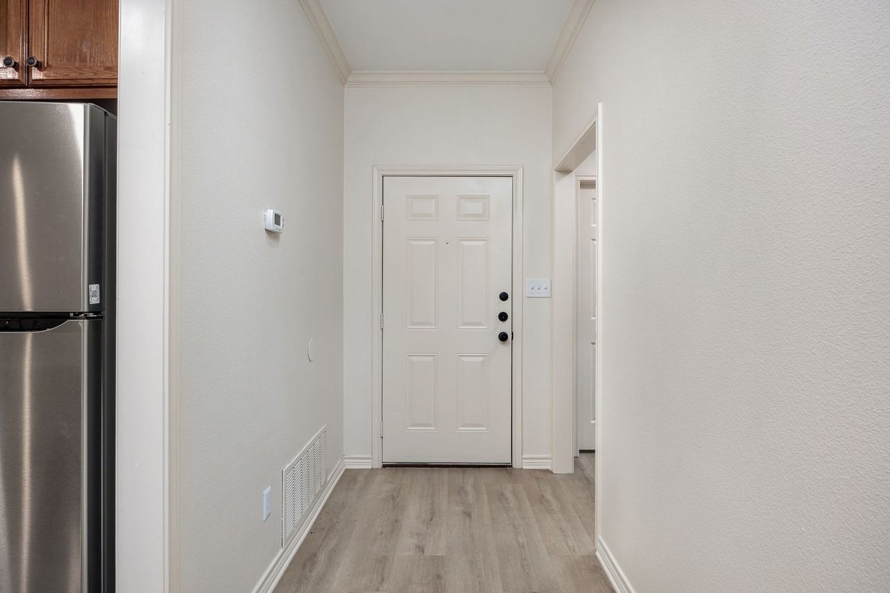 6918 County Road 1215 - Photo 4 of 23