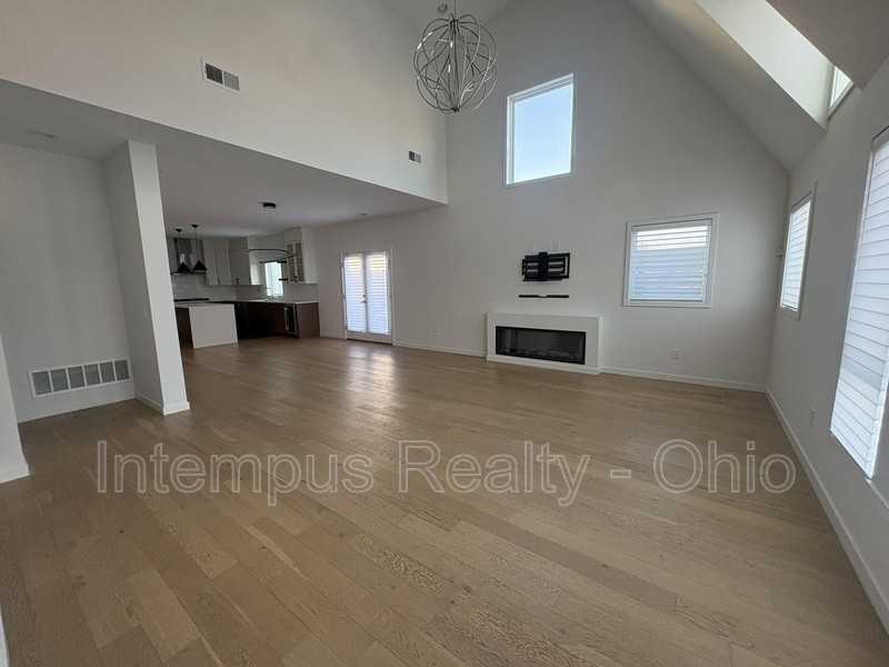 2430 Richmond Rd #5 - Photo 4 of 33