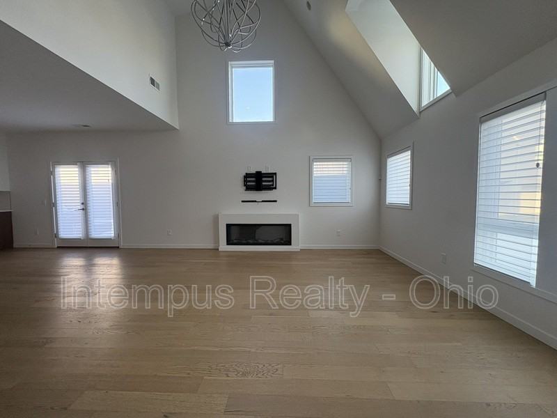 2430 Richmond Rd #5 - Photo 6 of 33