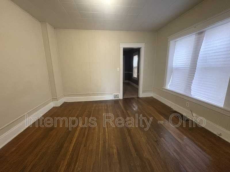 632 E 101st St #2 - Photo 7 of 23