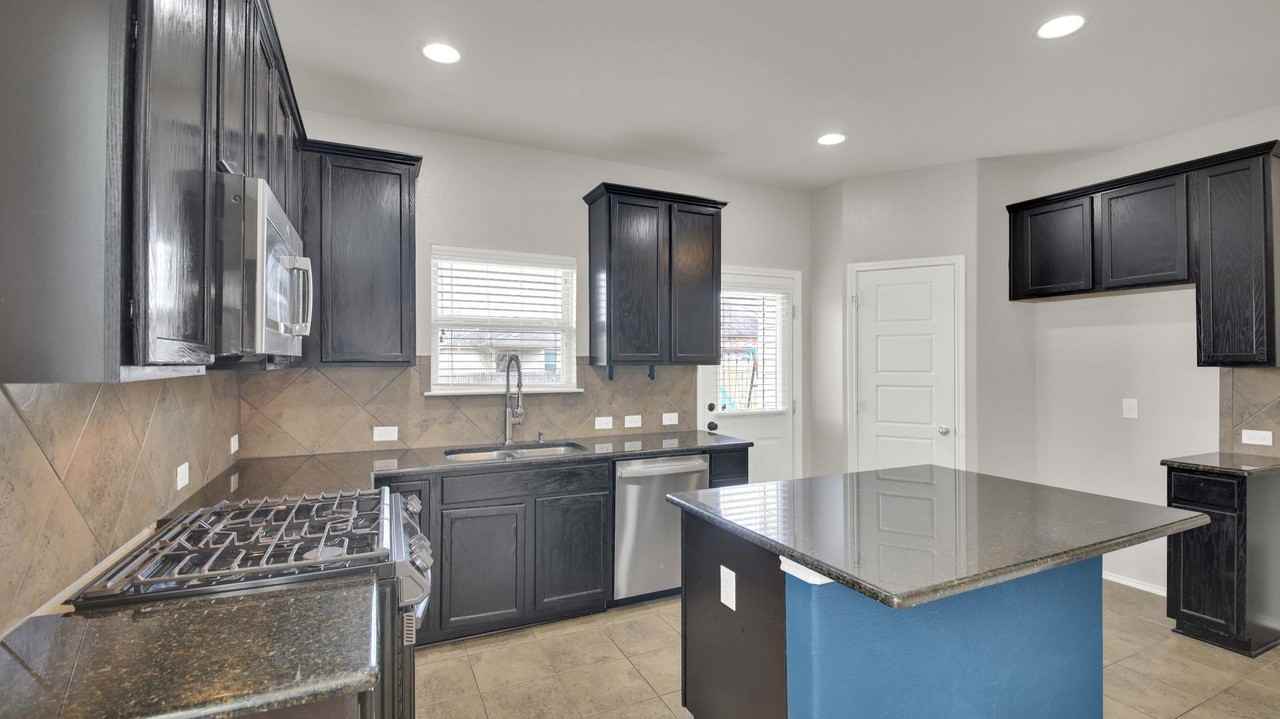 579 Dragon Ridge Rd - Photo 3 of 30