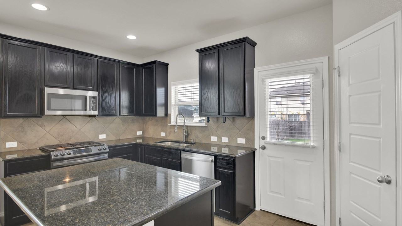 579 Dragon Ridge Rd - Photo 4 of 30