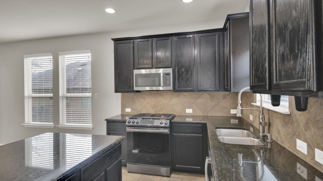 579 Dragon Ridge Rd - Photo 5 of 30