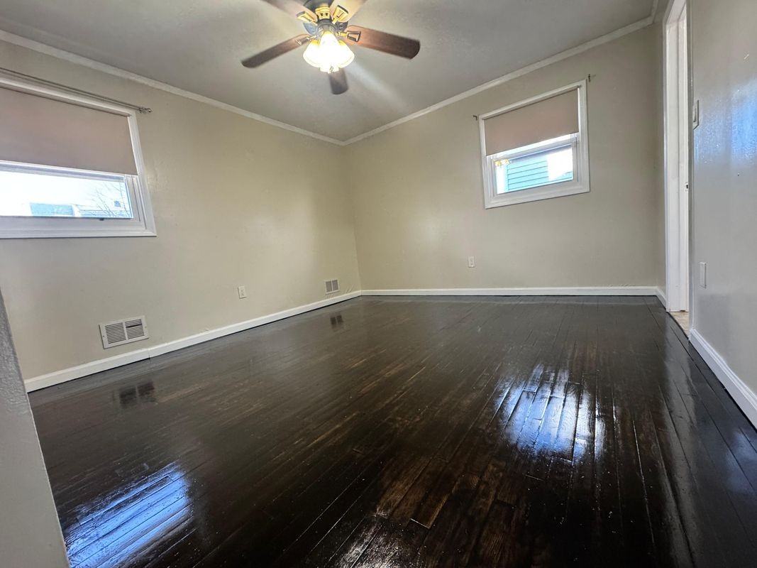 1108 Frank St - Photo 4 of 13