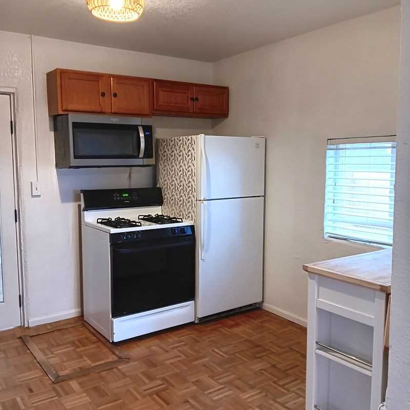 184 N 9th Ave - Photo 2 of 24