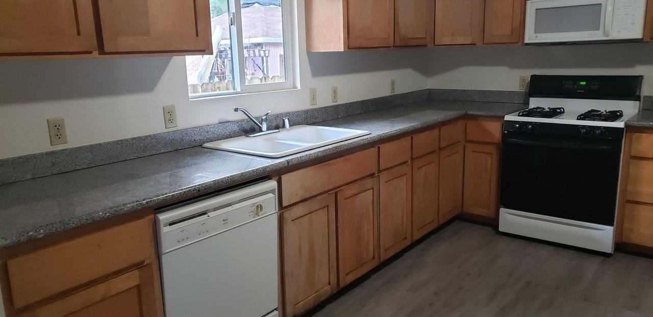 14350 Pearl Ave - Photo 3 of 10