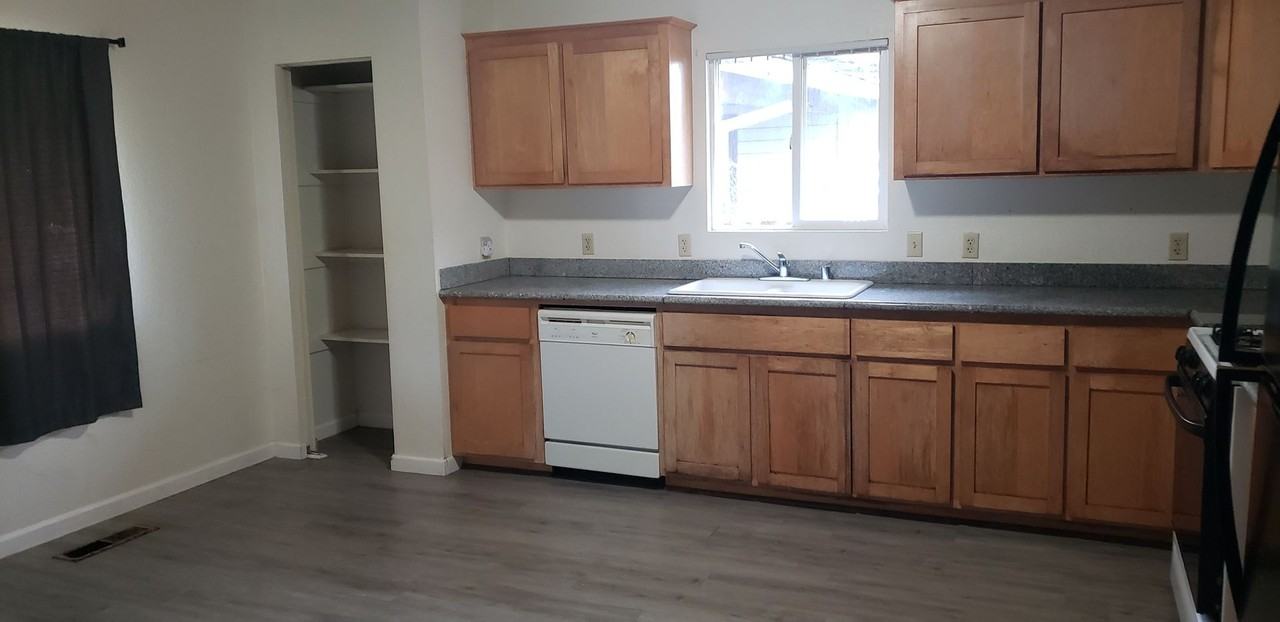 14350 Pearl Ave - Photo 4 of 10