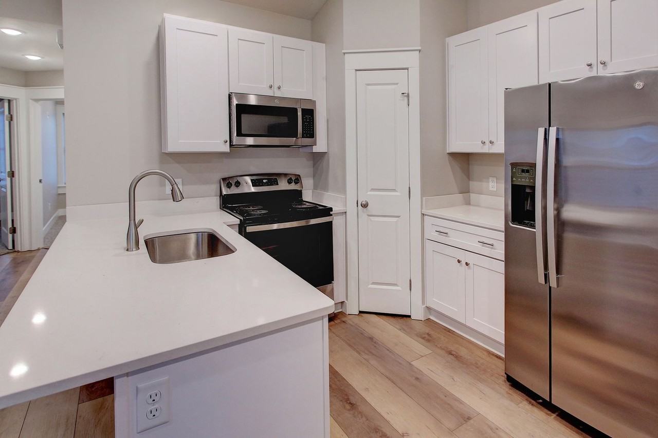 2118 Sherwood Ave - Photo 5 of 21