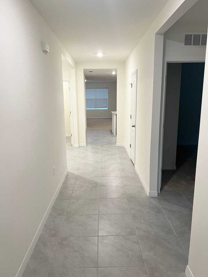 709 Versailles Ln - Photo 3 of 28