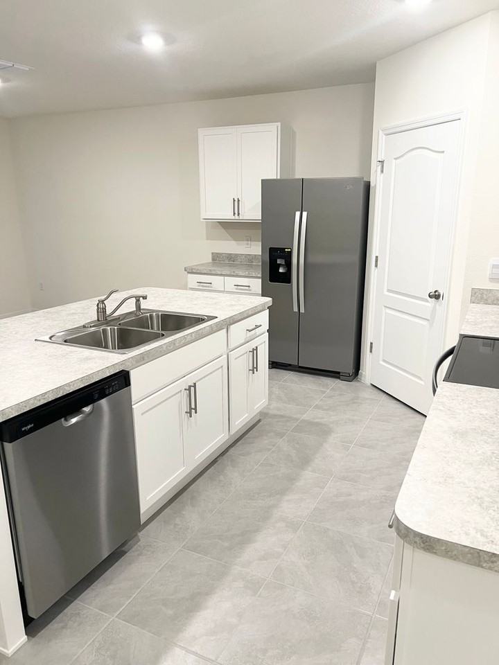 709 Versailles Ln - Photo 5 of 28