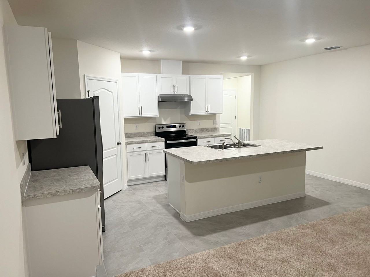 709 Versailles Ln - Photo 6 of 28