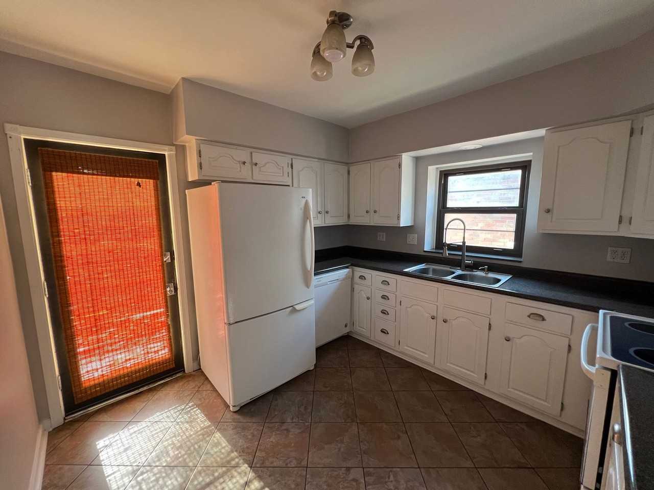 5748 Tholozan Ave - Photo 3 of 12