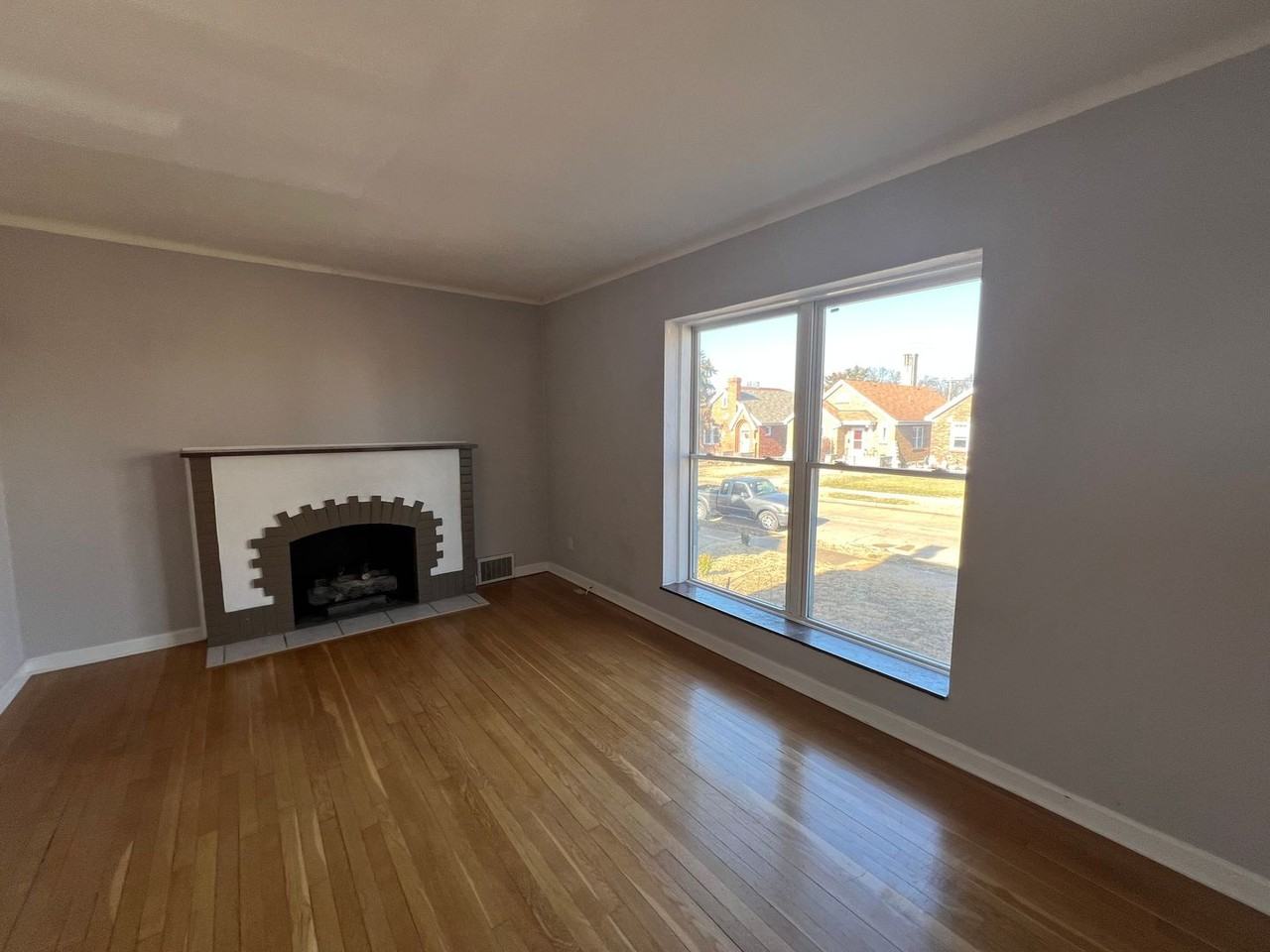 5748 Tholozan Ave - Photo 4 of 12