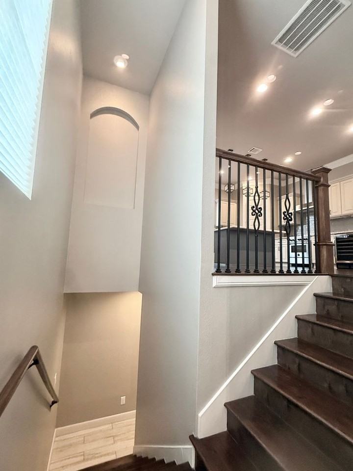 2116 Couch St - Photo 4 of 39