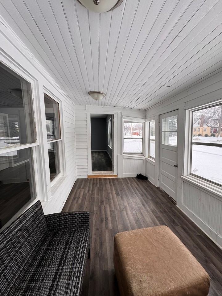 523 Tyler St - Photo 3 of 42