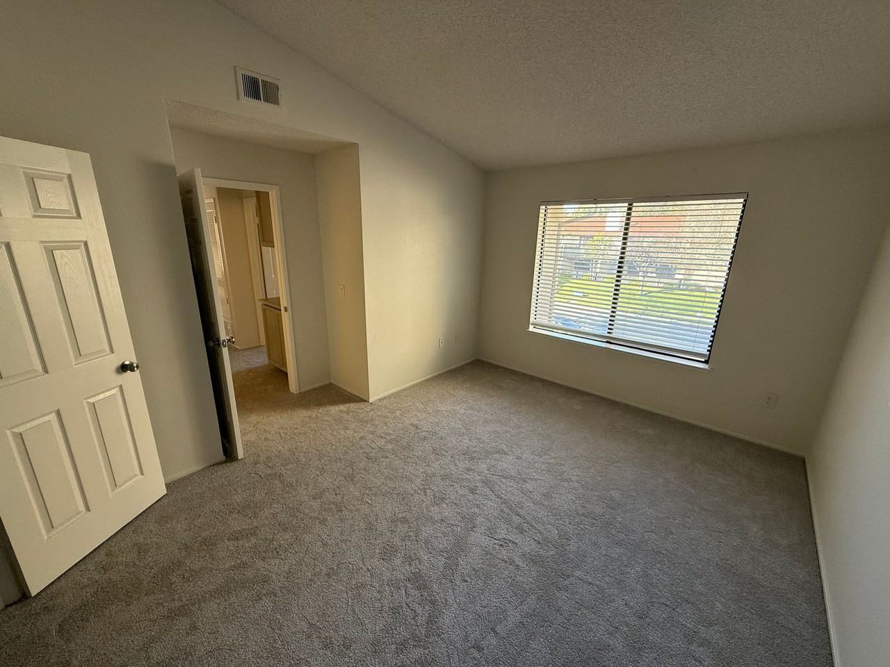 4933 Conway Ter - Photo 6 of 11