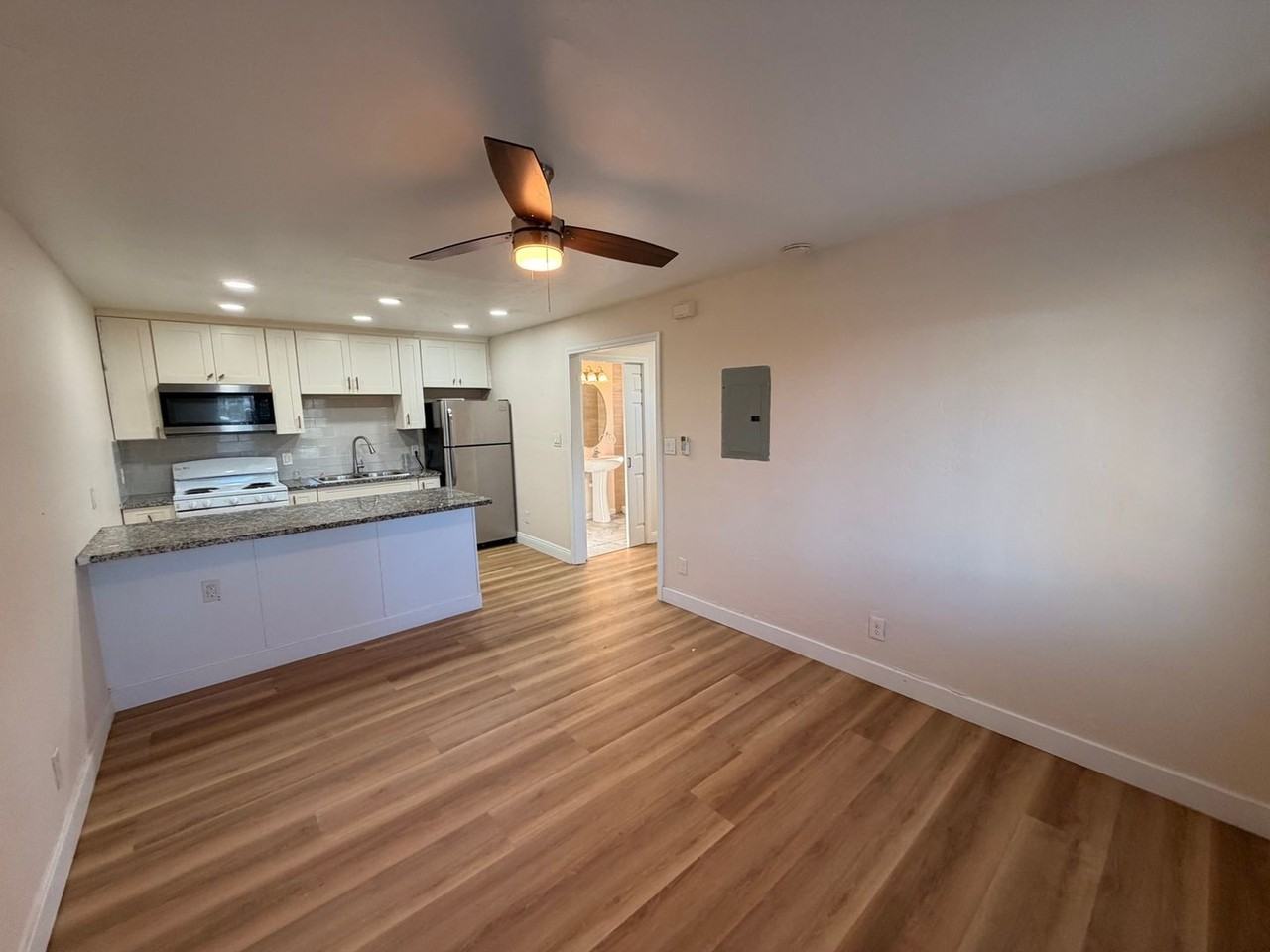 2844 Rio Linda Blvd - Photo 5 of 14