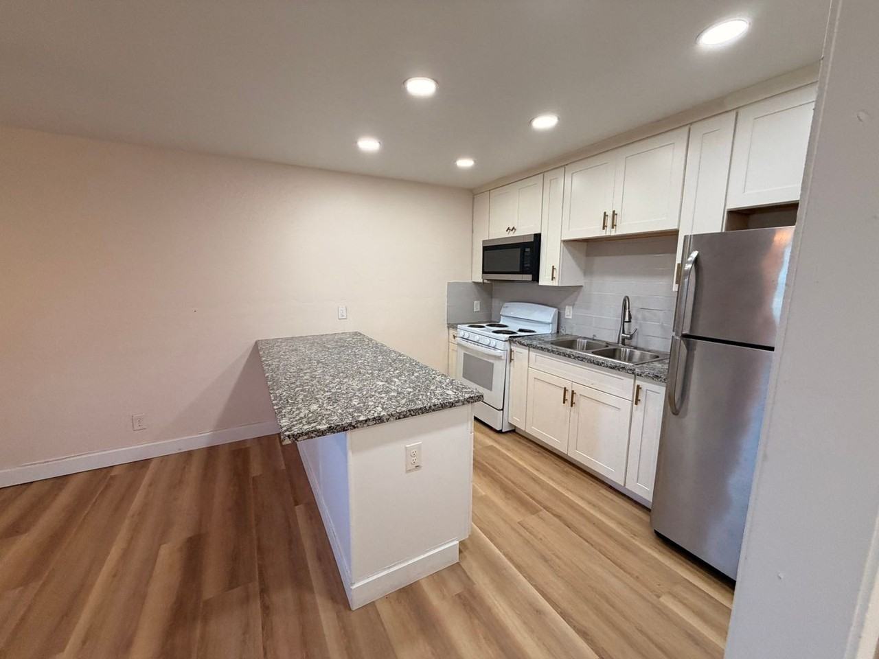 2844 Rio Linda Blvd - Photo 6 of 14