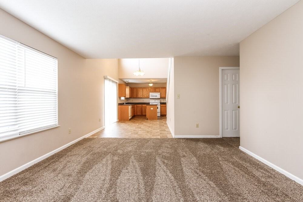 6919 N Karnes Dr - Photo 3 of 15