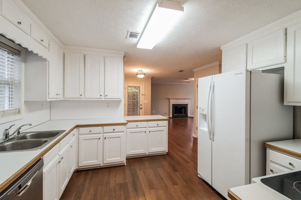 45 Leighs Grove Way - Photo 7 of 17